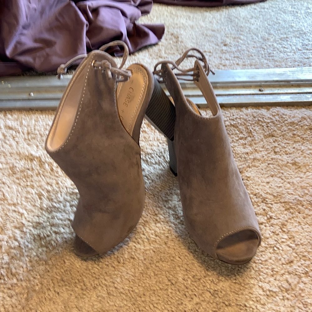 Chase + Chloe ** Gently Worn Size 7 Heels **